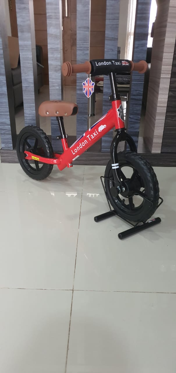 LONDON TAXI BALANCE BIKE (RED)